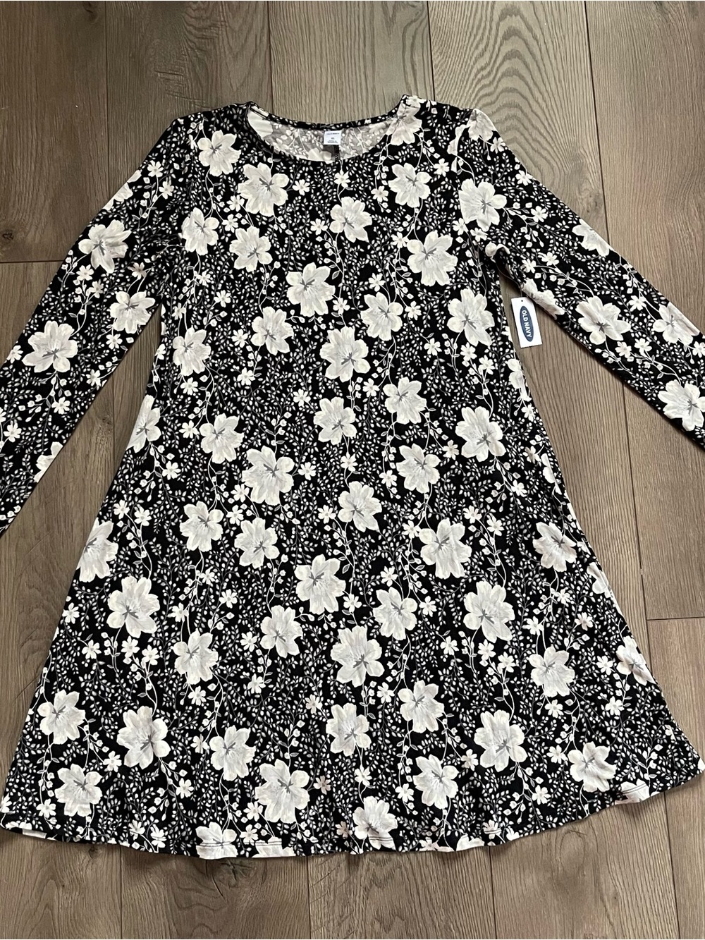 NWT Old Navy Black White Floral Women’s XS Long Sleeve Jersey Knit Swing Dress